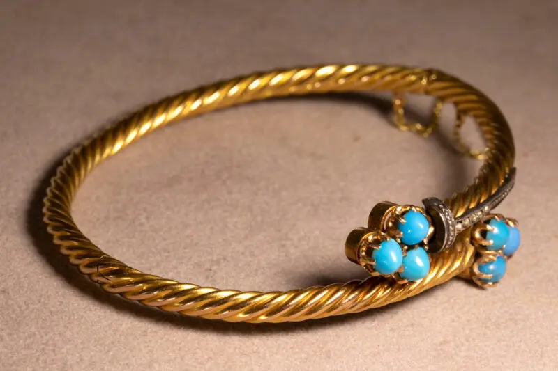 Bracelet ancien torsadé or et turquoises