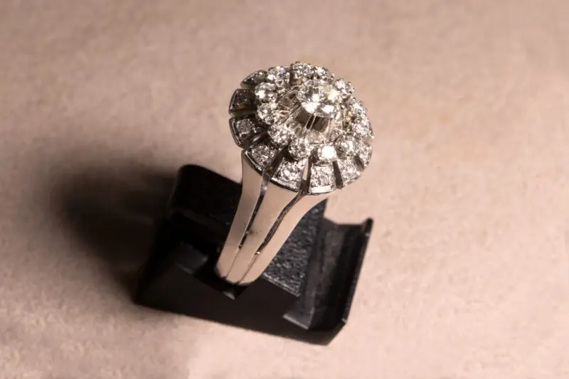 Bague fleur stylisée diamants – Image 2