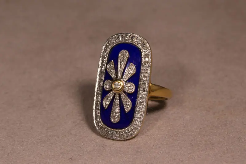 Bague émail bleu et diamants