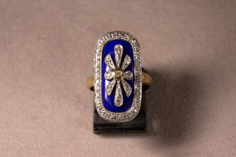 Bague émail bleu et diamants