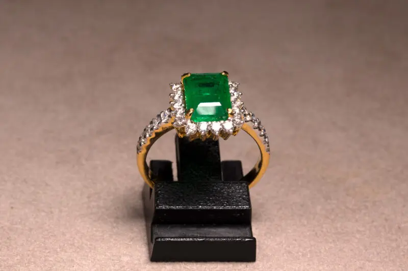 Bague émeraude et diamants