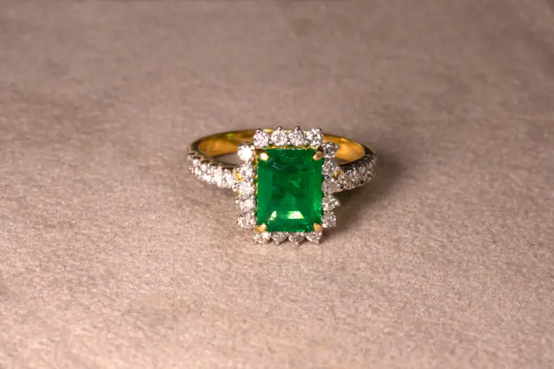 Bague émeraude et diamants