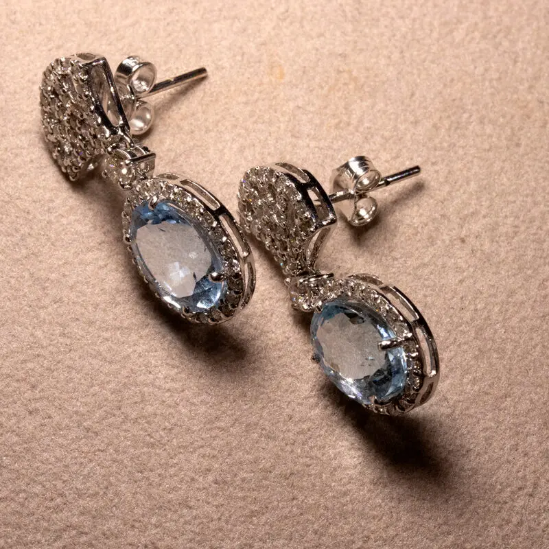 Boucles d'oreilles pendants aigue-marine diamants