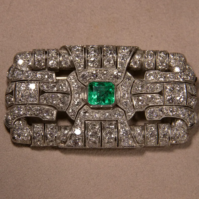 Broche plaque années 30 émeraude et diamants