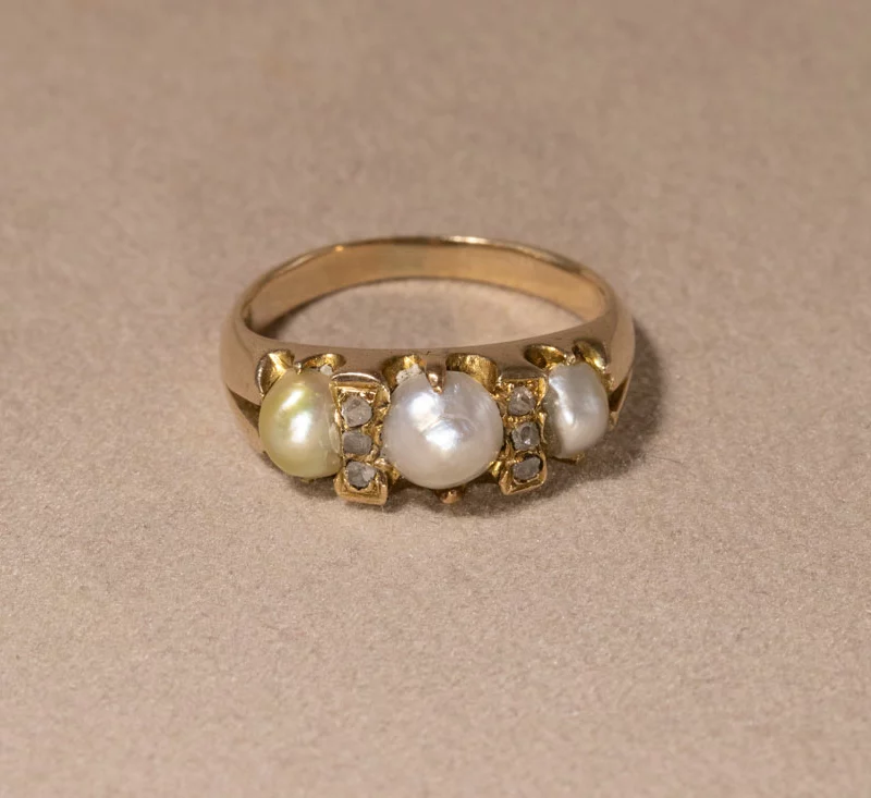 Bague jarretières perles fines