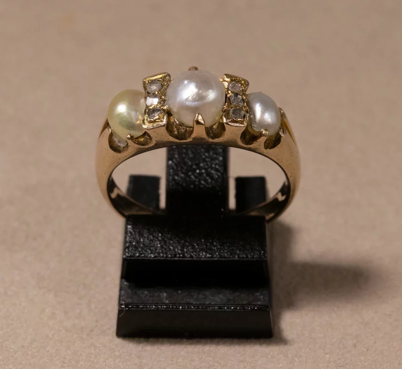 Bague jarretières perles fines