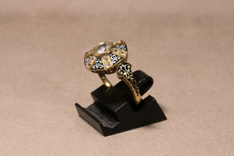 Bague ancienne émail et diamant