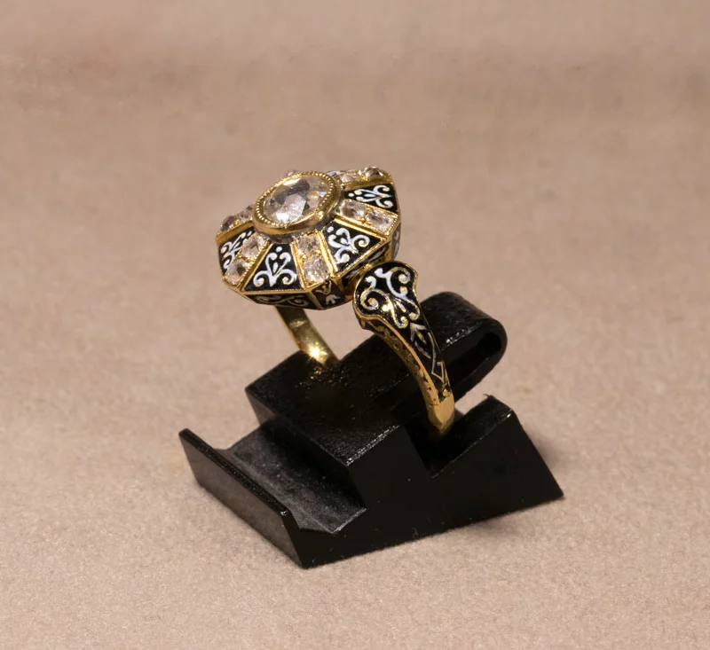 Bague ancienne émail et diamant