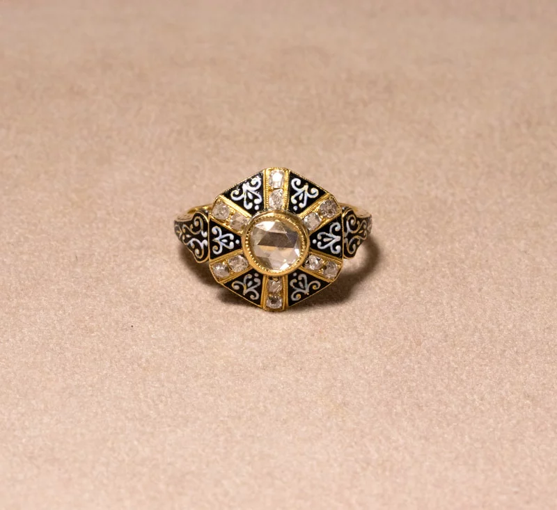 Bague ancienne émail et diamant