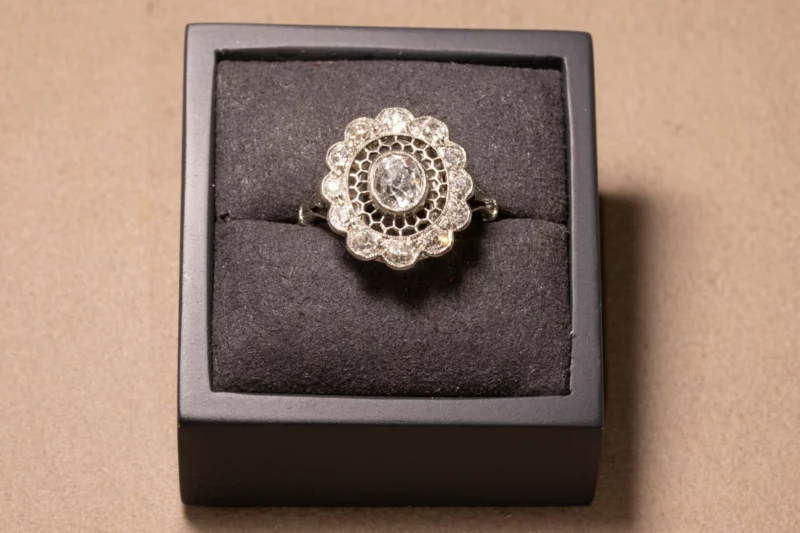 Bague platine et diamants ovale, 1920