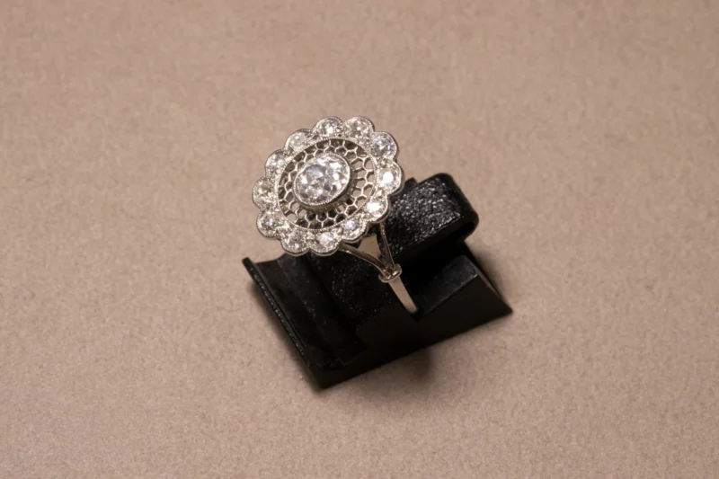 Bague platine et diamants ovale, 1920