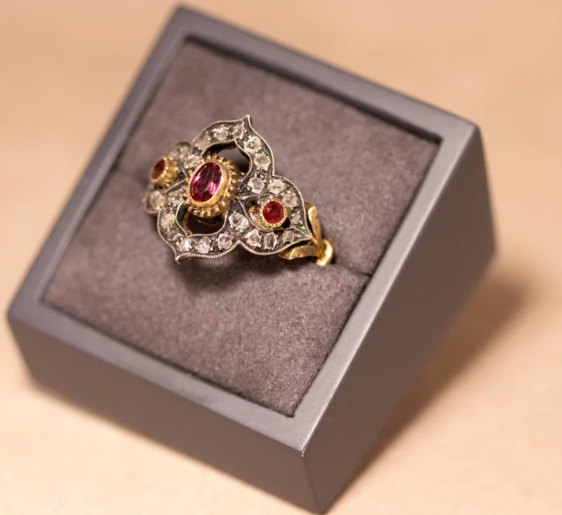Bague style byzantin rubis et diamants