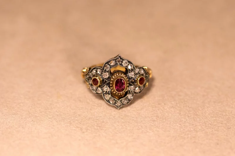 Bague style byzantin rubis et diamants
