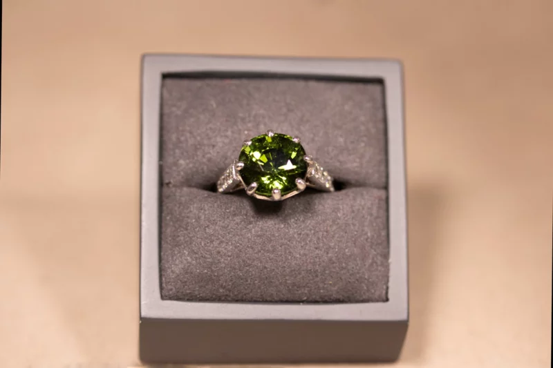 Bague tourmaline verte et diamants