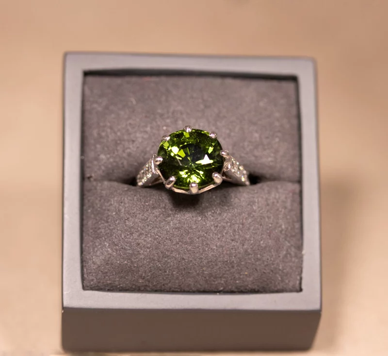 Bague tourmaline verte et diamants