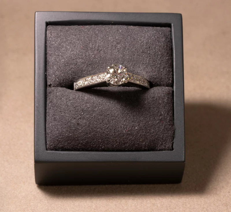 Solitaire accompagné or blanc