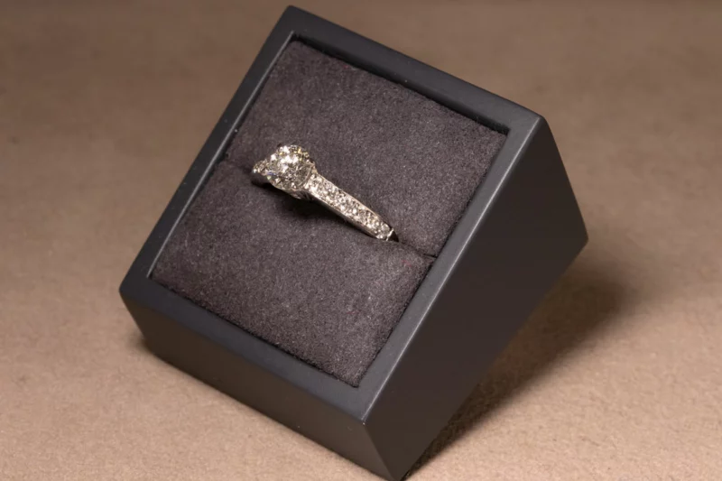 Bague solitaire accompagné diamants – Image 3