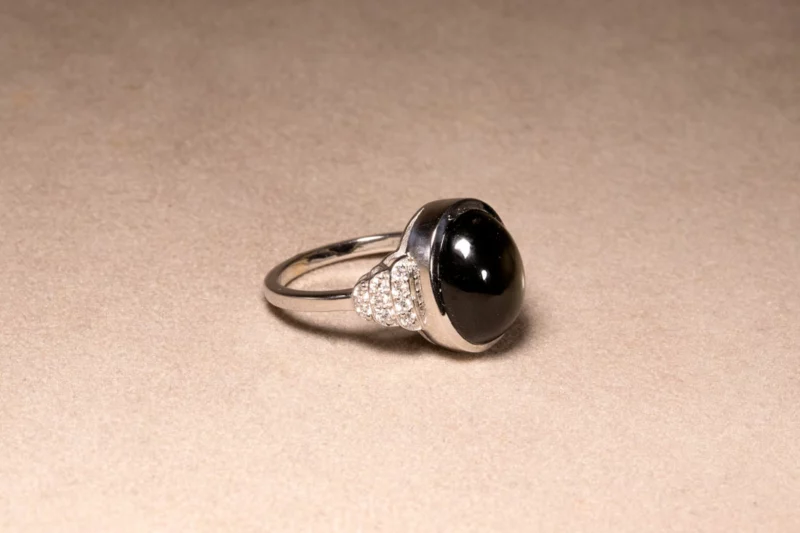 Bague cabochon saphir noir