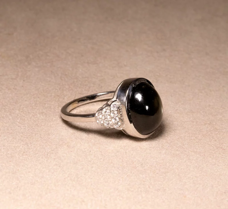 Bague cabochon saphir noir