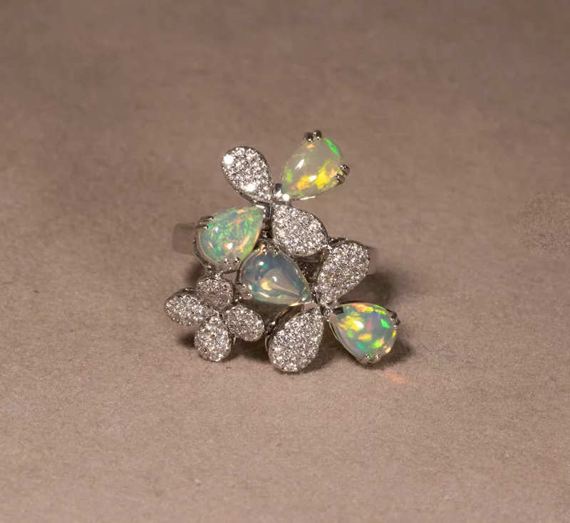 Bague florale opales et diamants