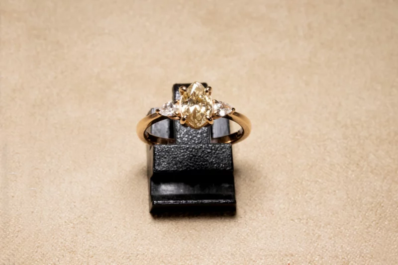 Bague diamant brun taille navette