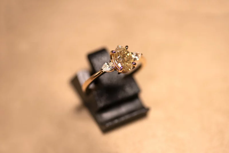 Bague diamant brun taille navette