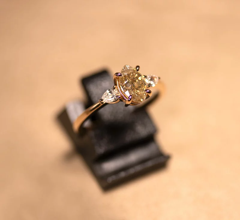 Bague diamant brun taille navette