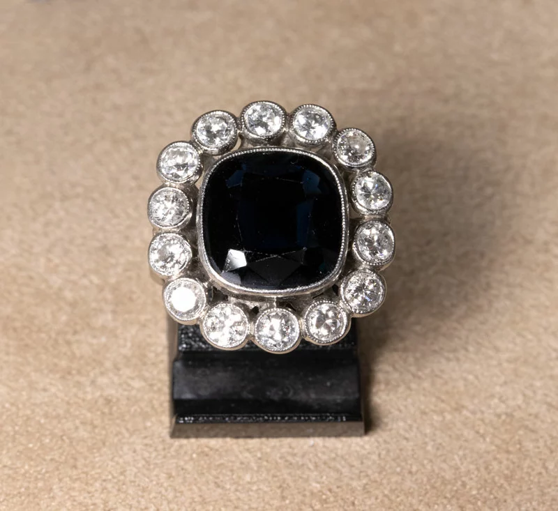 Bague 1920 platine diamants et saphir