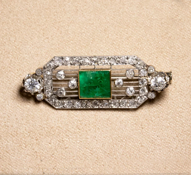Broche 1925 émeraude et diamants