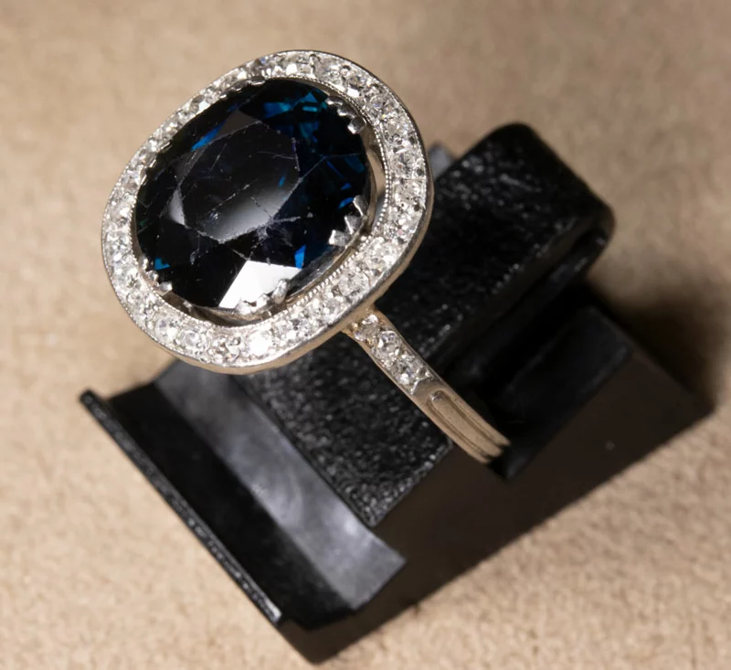 Bague 1900 platine saphir coussin