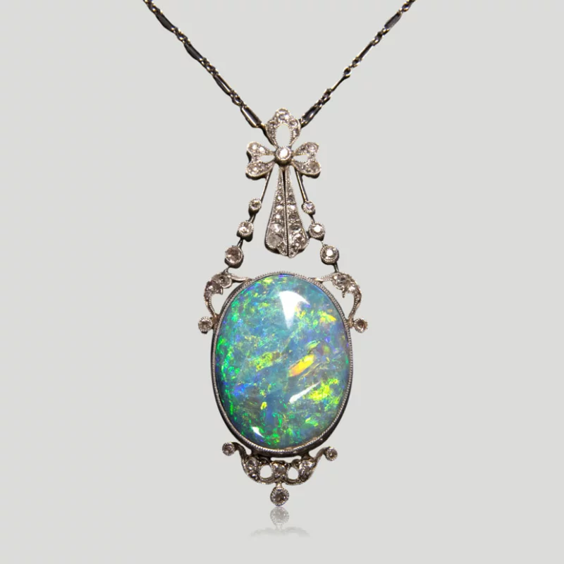 Grand pendentif articulé opale, XIXe siècle