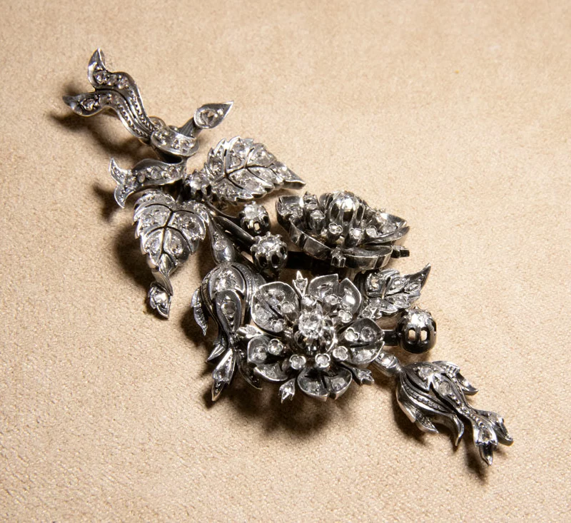 Grand pendentif floral articulé, XIXe siècle