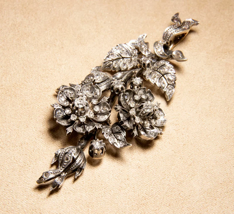 Grand pendentif floral articulé, XIXe siècle