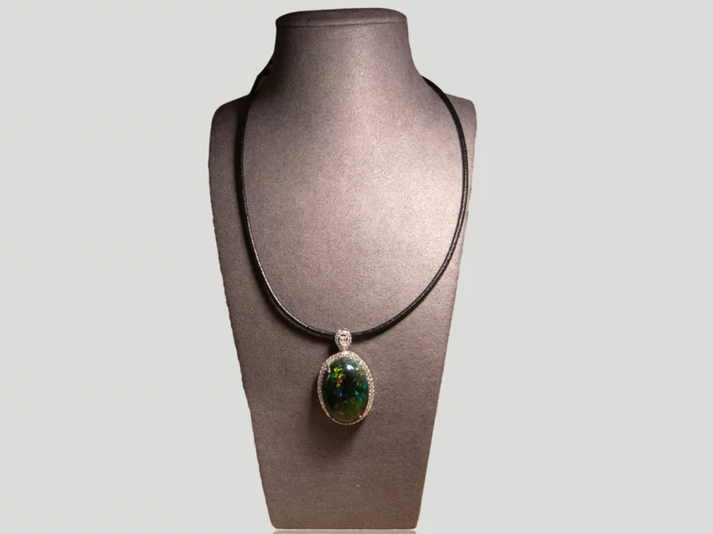 Grand pendentif opale noire d'Ethiopie