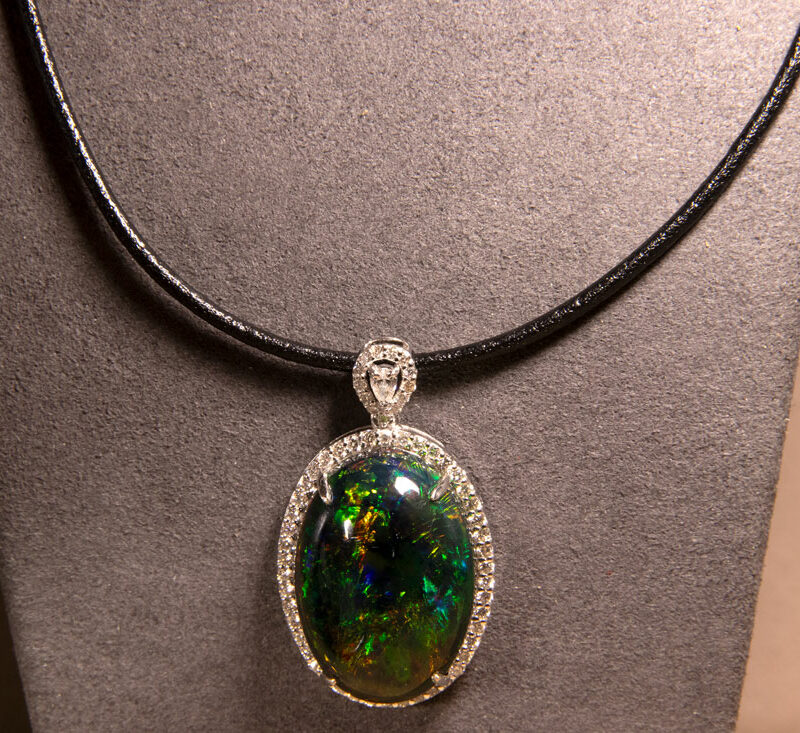 Grand pendentif opale noire d'Ethiopie