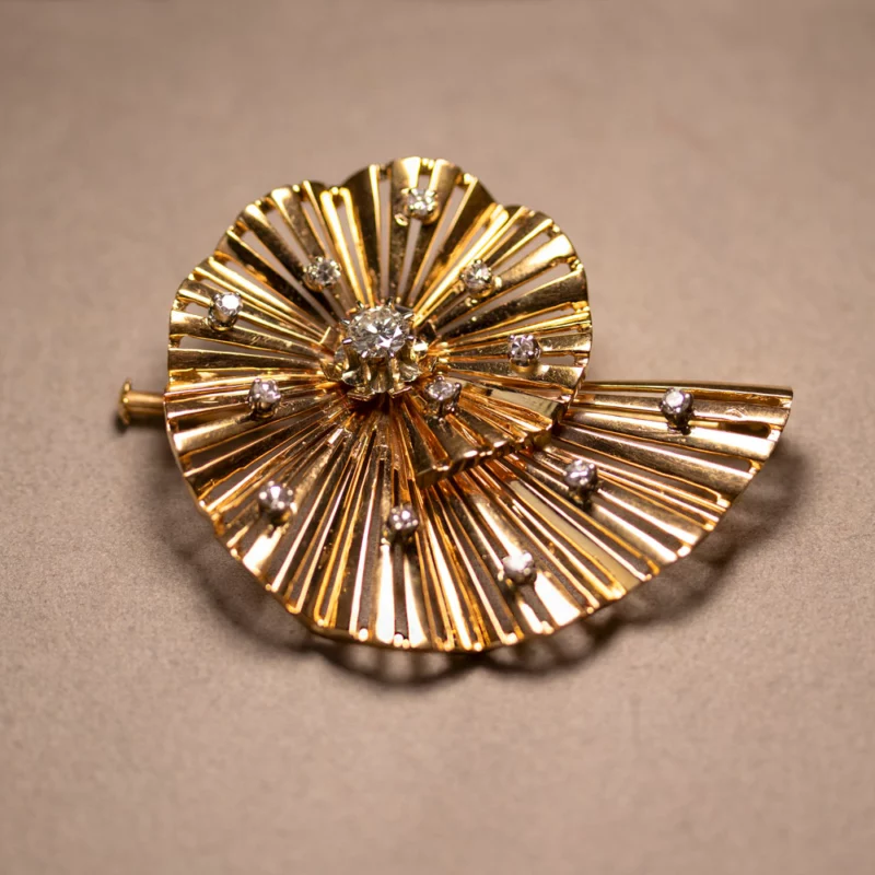 Broche or escargot années 50