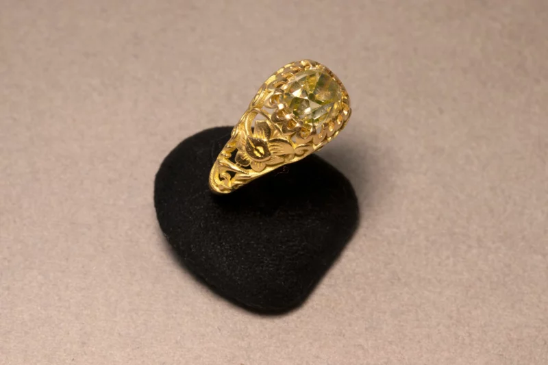Bague ajourée diamant jaune
