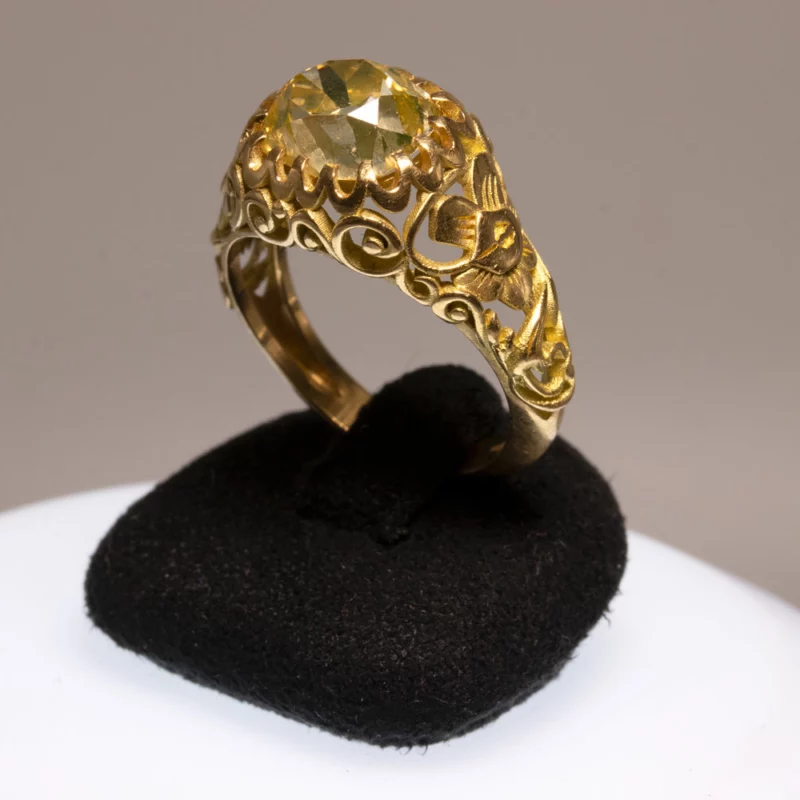 Bague ajourée diamant jaune
