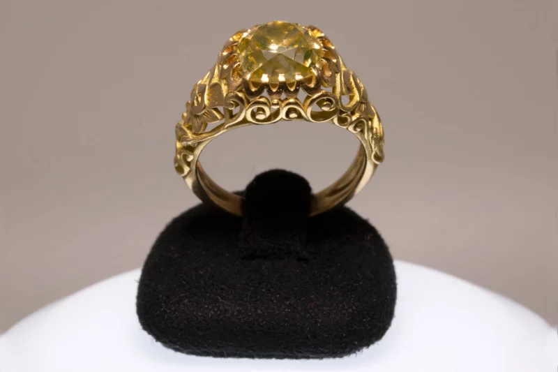 Bague ajourée diamant jaune