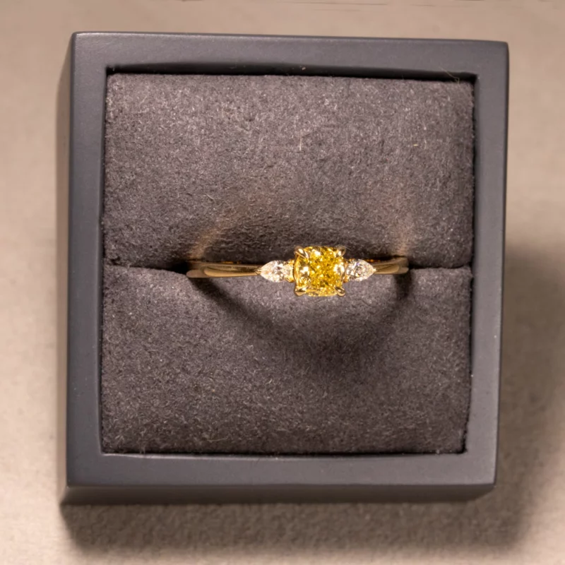 Bague diamants jaune et blancs sur or jaune
