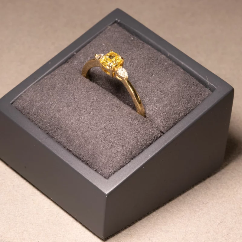 Bague diamants jaune et blancs sur or jaune