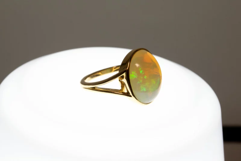 Bague cabochon opale d'Ethiopie