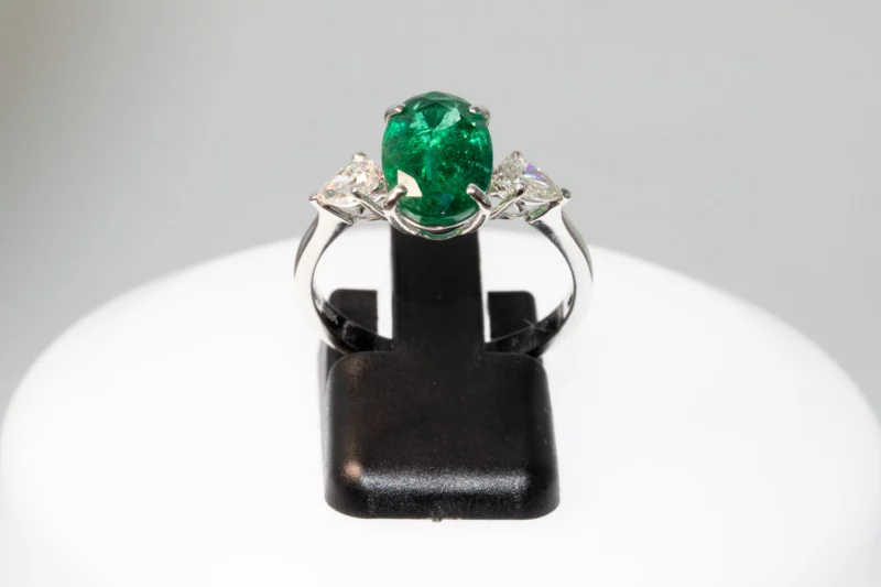 Bague émeraude diamants poires