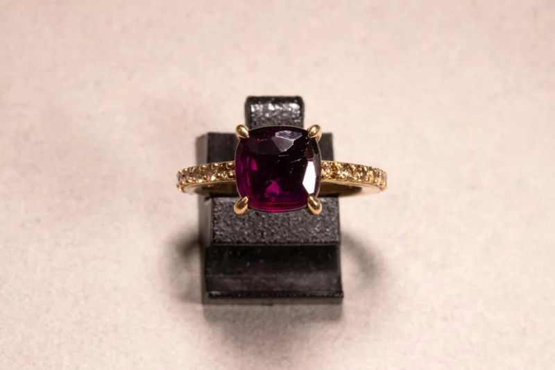 Bague "Pomellato" grenat et diamants bruns