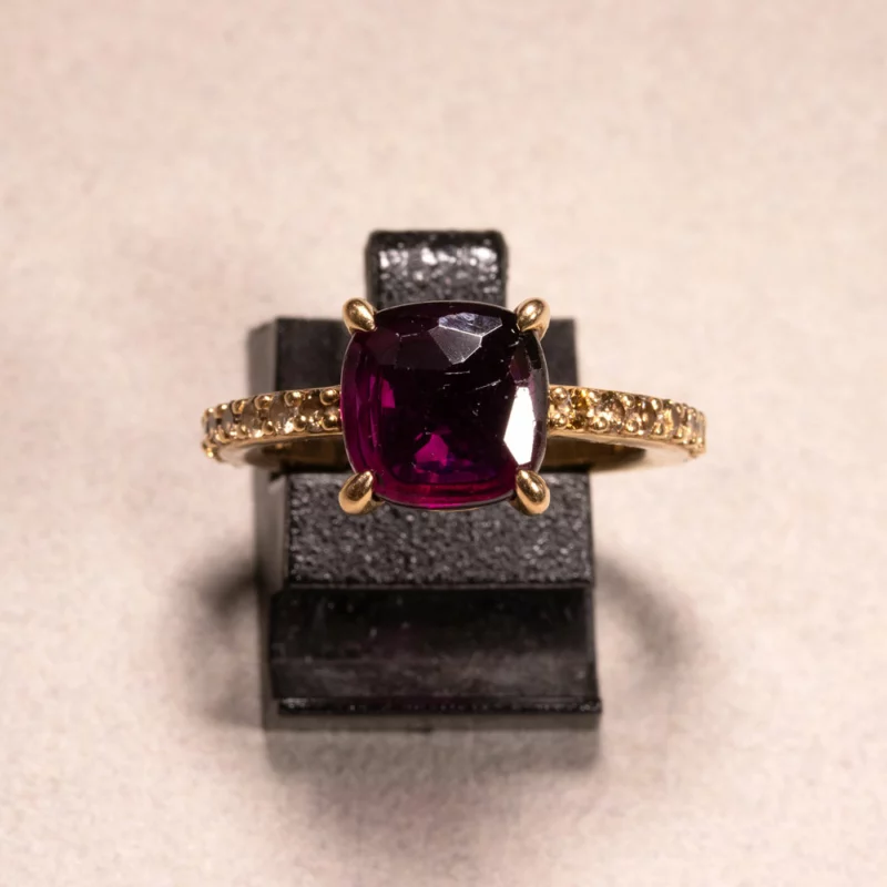 Bague "Pomellato" grenat et diamants bruns