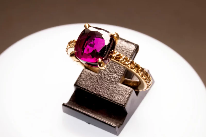 Bague "Pomellato" grenat et diamants bruns – Image 2