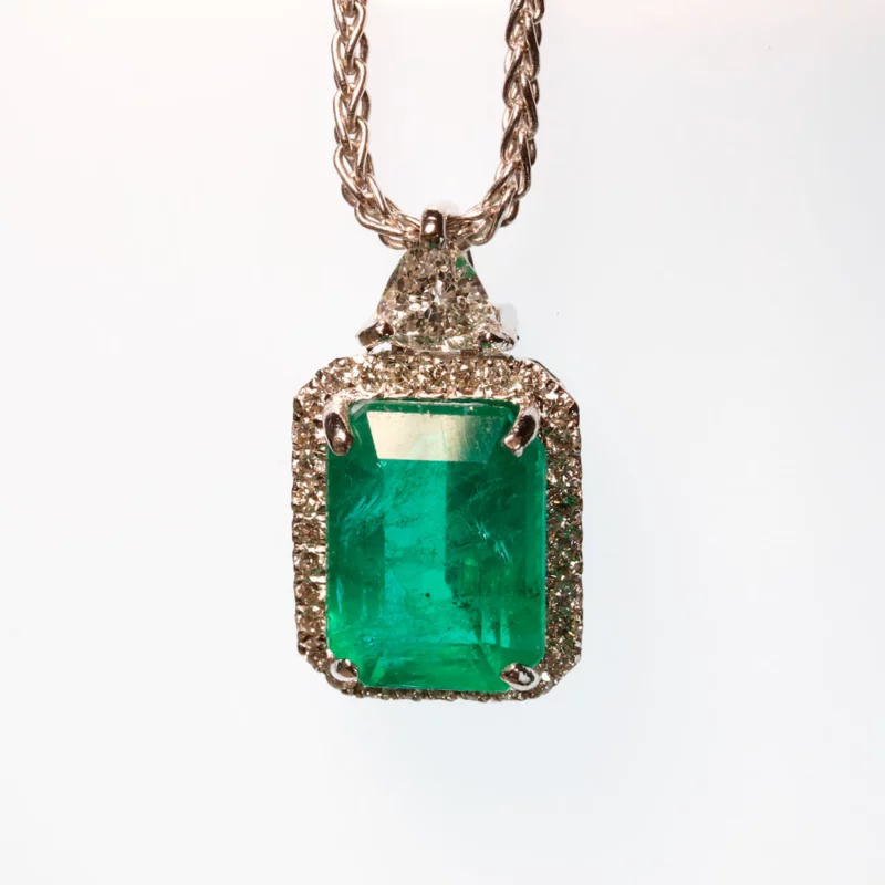 Pendentif émeraude rectangulaire et diamant triangle