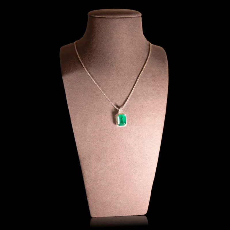 Pendentif émeraude rectangulaire et diamant triangle