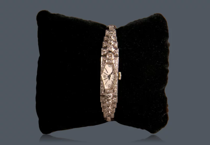 Montre-bracelet platine et diamants Art Déco
