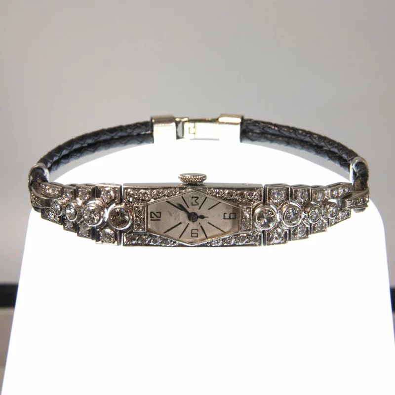 Montre-bracelet platine et diamants Art Déco